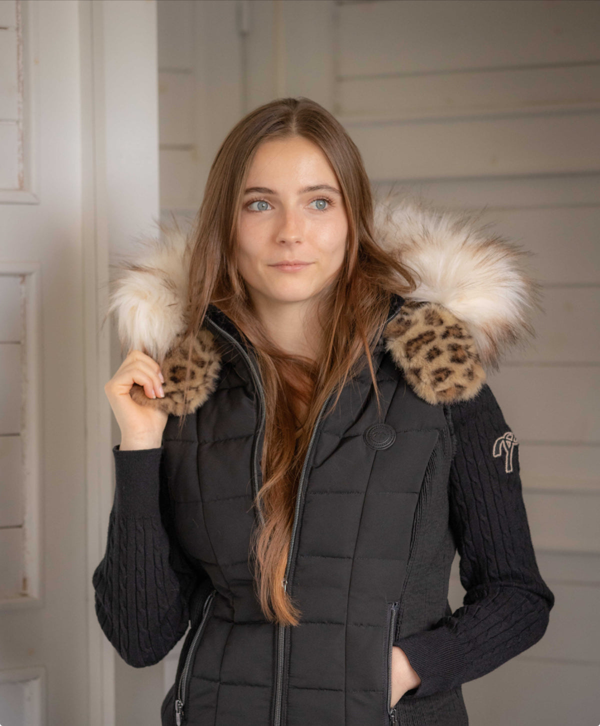 Penelope LeoRoge Vest-Black